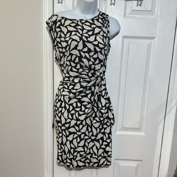 Diane Von Furstenberg DvF New Della silk mock wrap dress abstract Size 2 - Picture 1 of 12